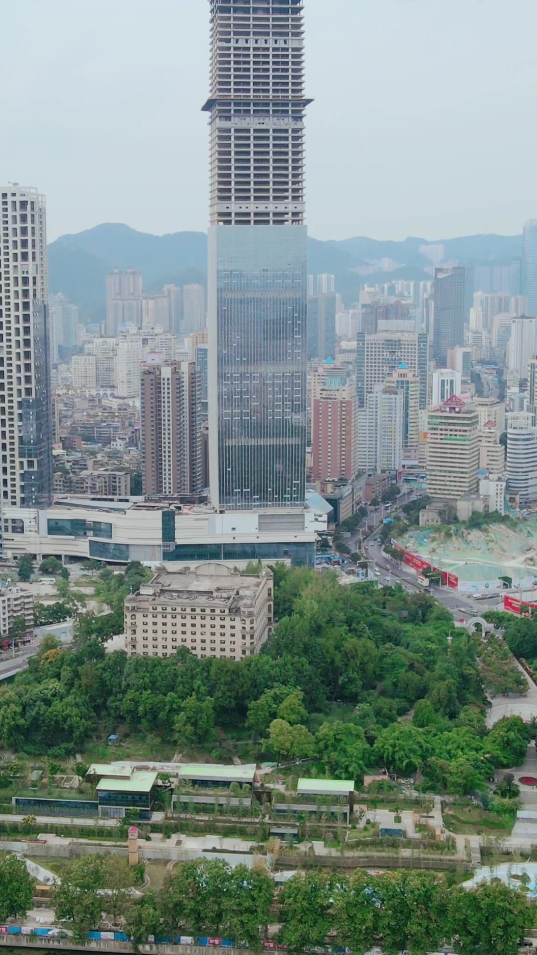 贵州贵阳城市风光竖屏航拍