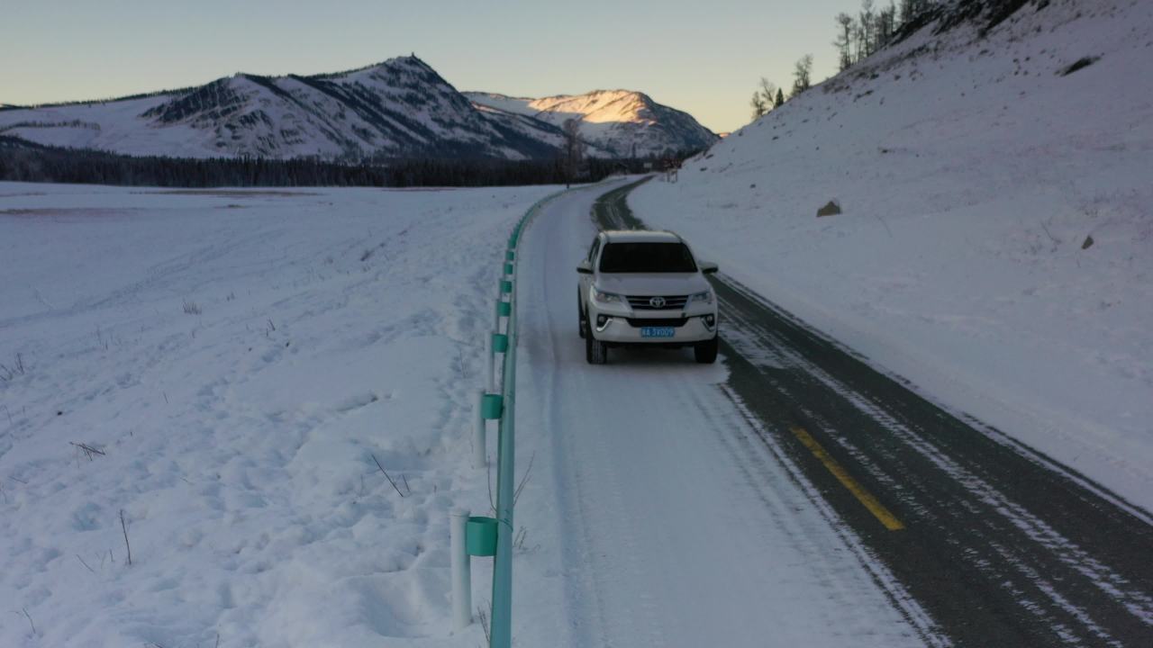 雪路行
