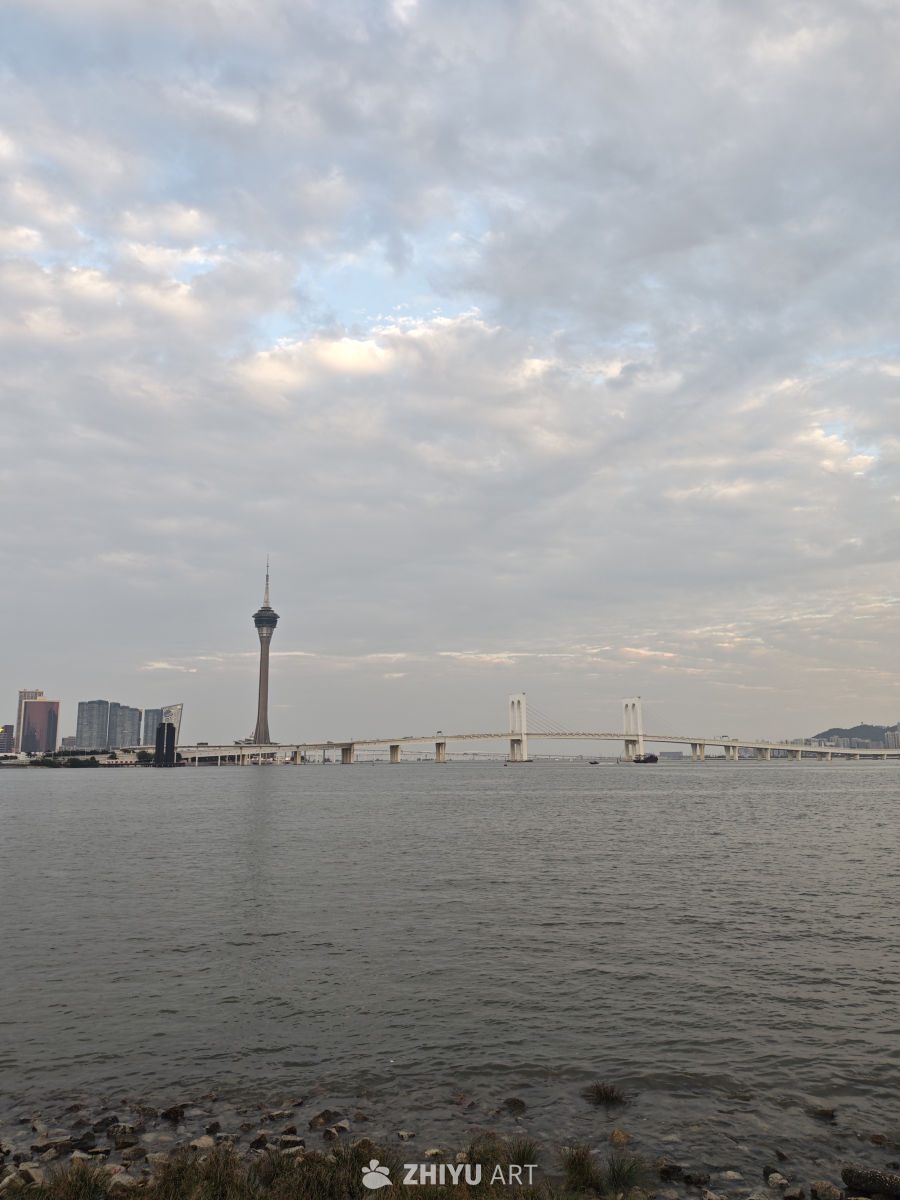 澳门塔与跨海大桥风光