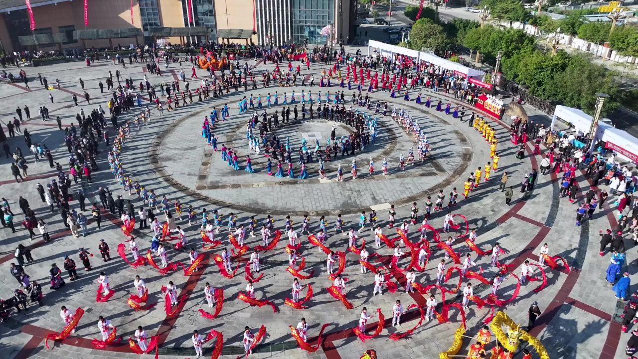 4k航拍民族团结 少数民族活动跳舞