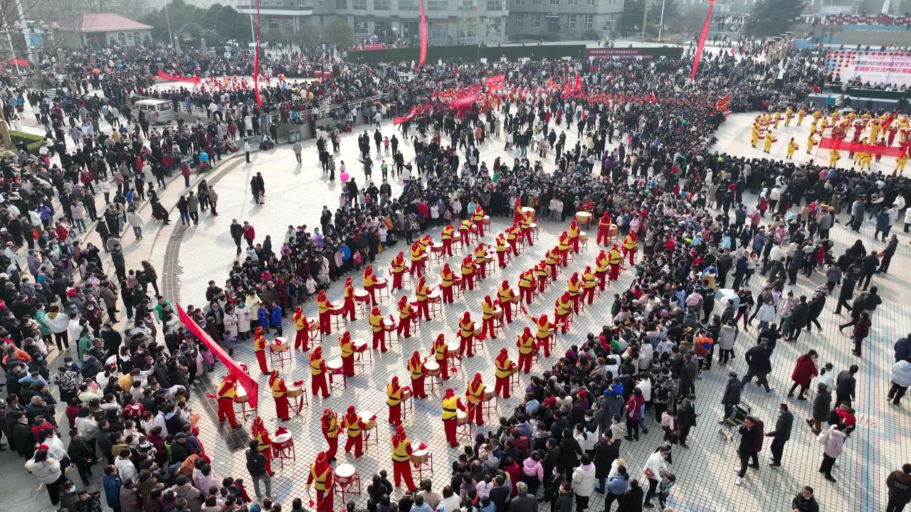 广场鼓乐表演