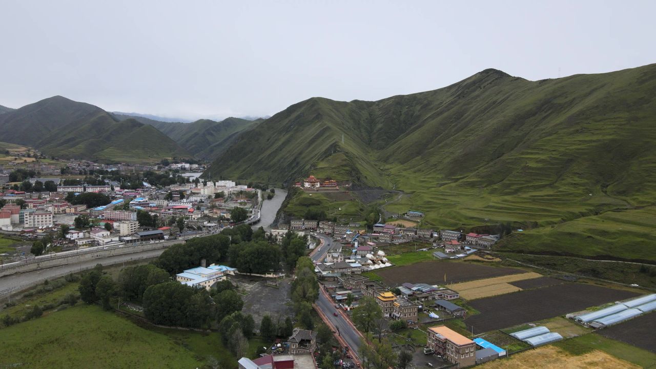 雨中新都桥航拍 10