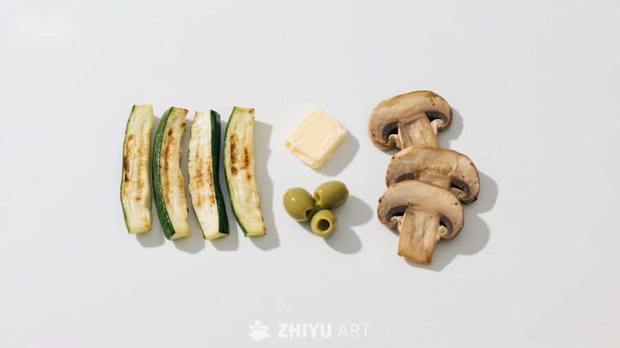 烤蔬菜与蘑菇的简洁排列