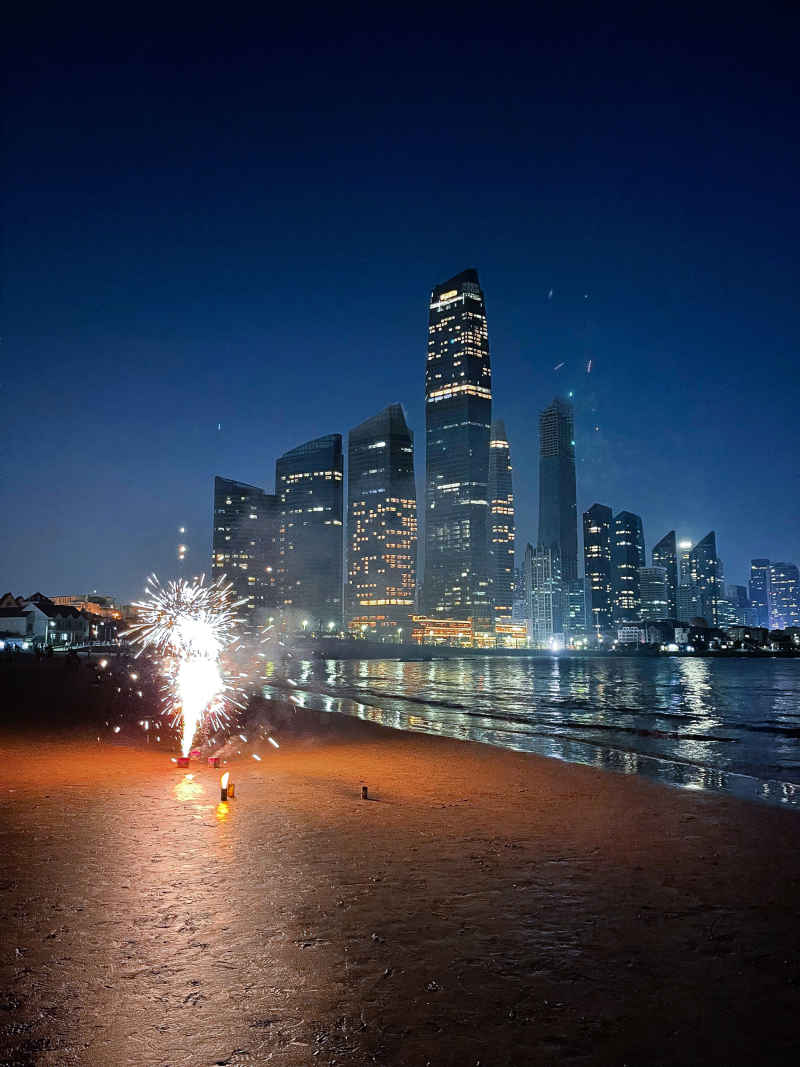 青岛第三浴场高楼全景夜景烟花