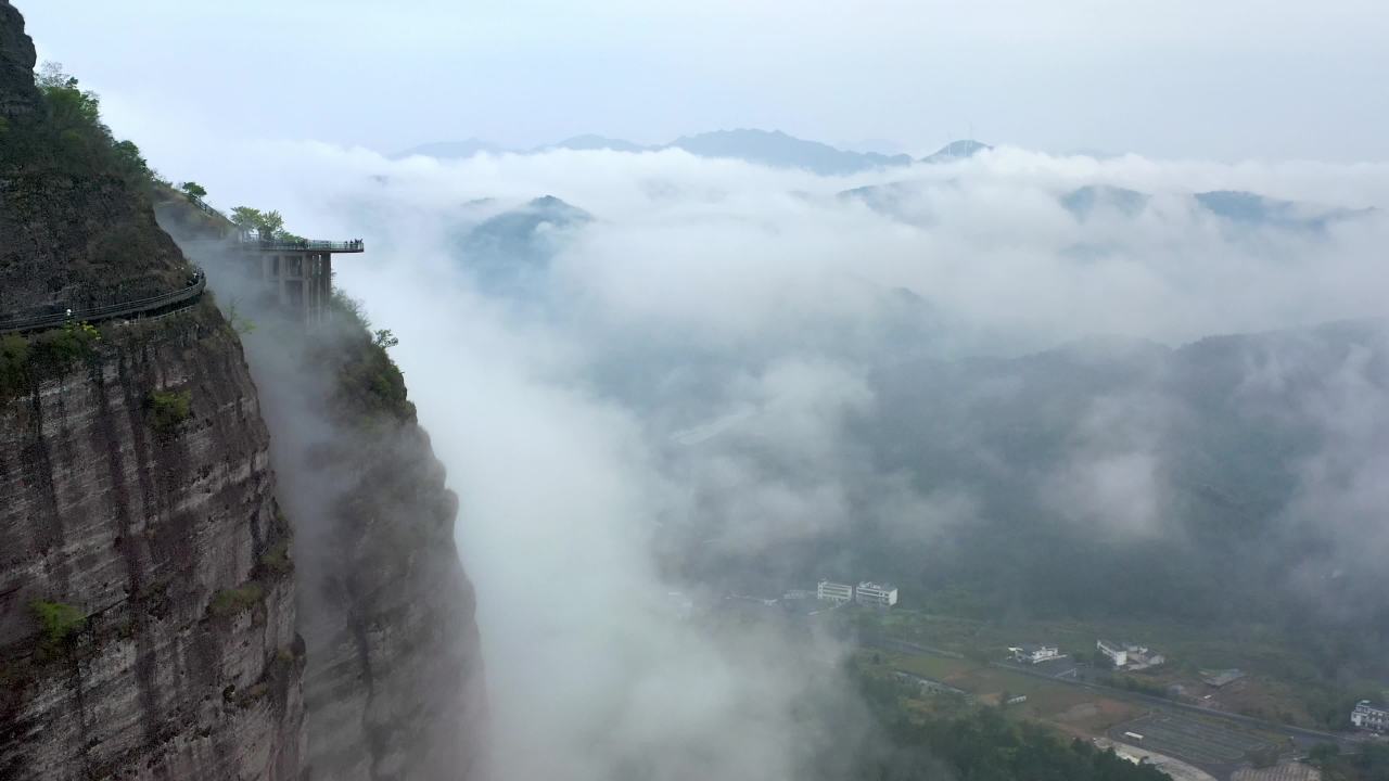 江西龙南南武当山风光 云雾缭绕