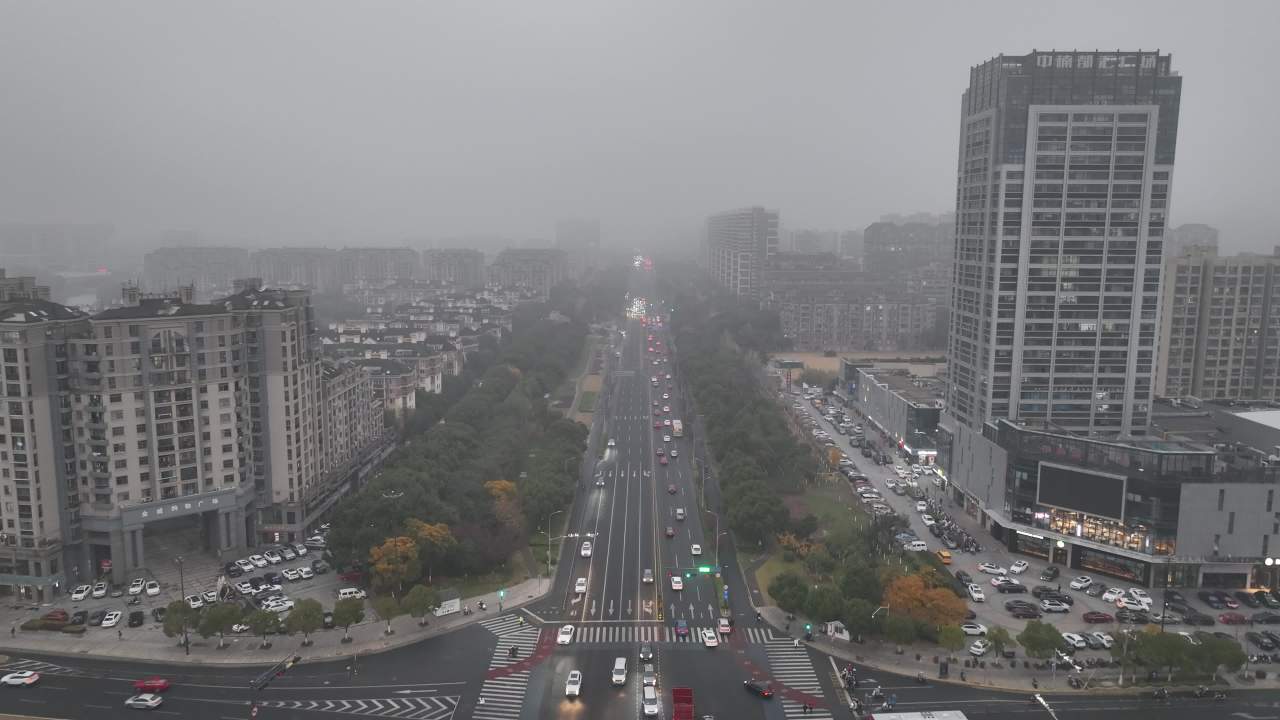 航拍雨雾天气下的昆山城镇风光 2