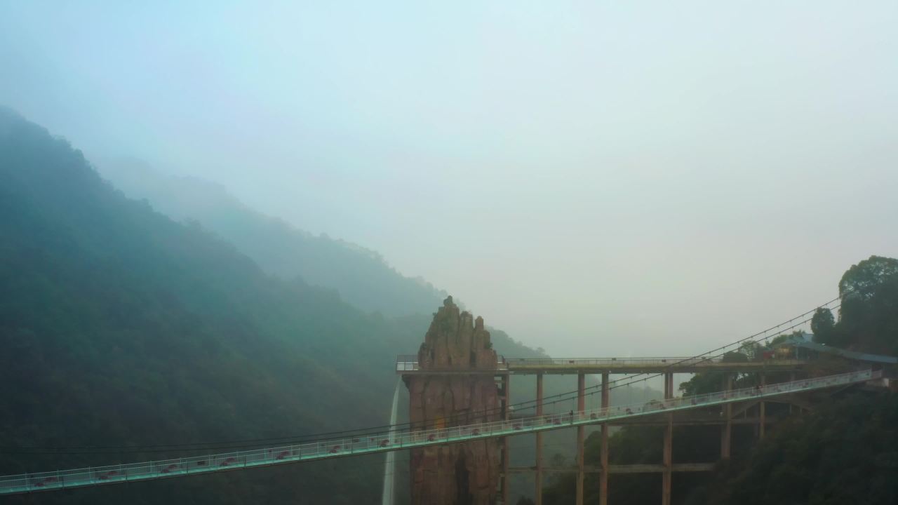  云门山瀑布及玻璃栈道
