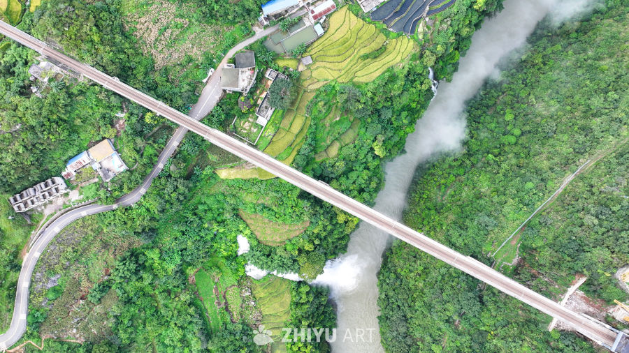 航拍铁路火车桥梁 峡谷瀑布 11