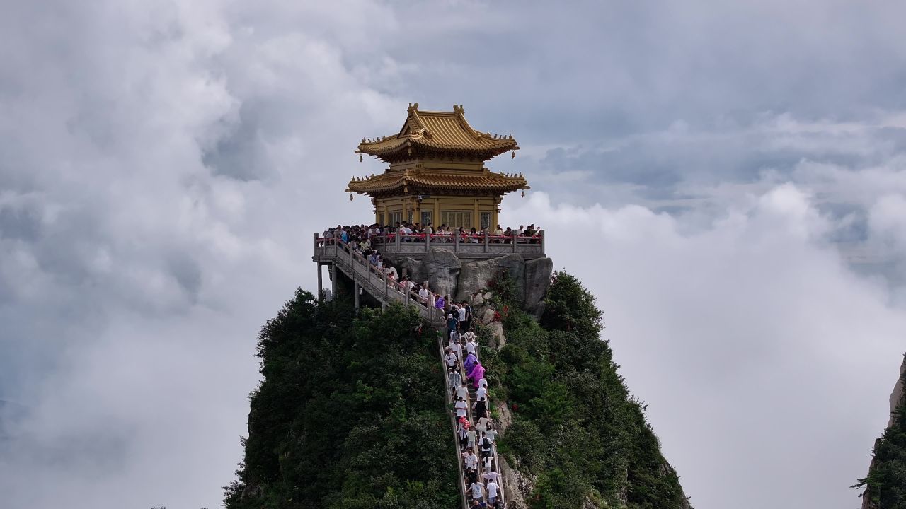 老君山4K航拍云雾山之中 28
