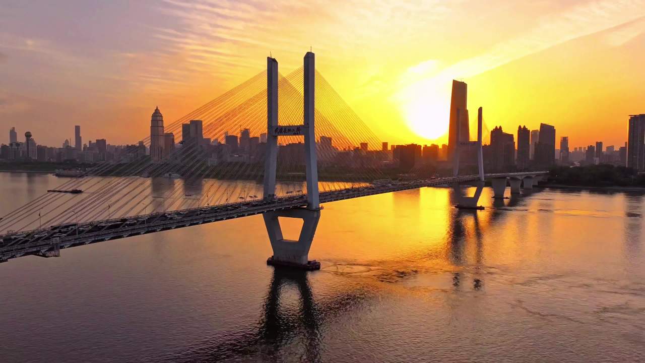 日落下的城市之桥