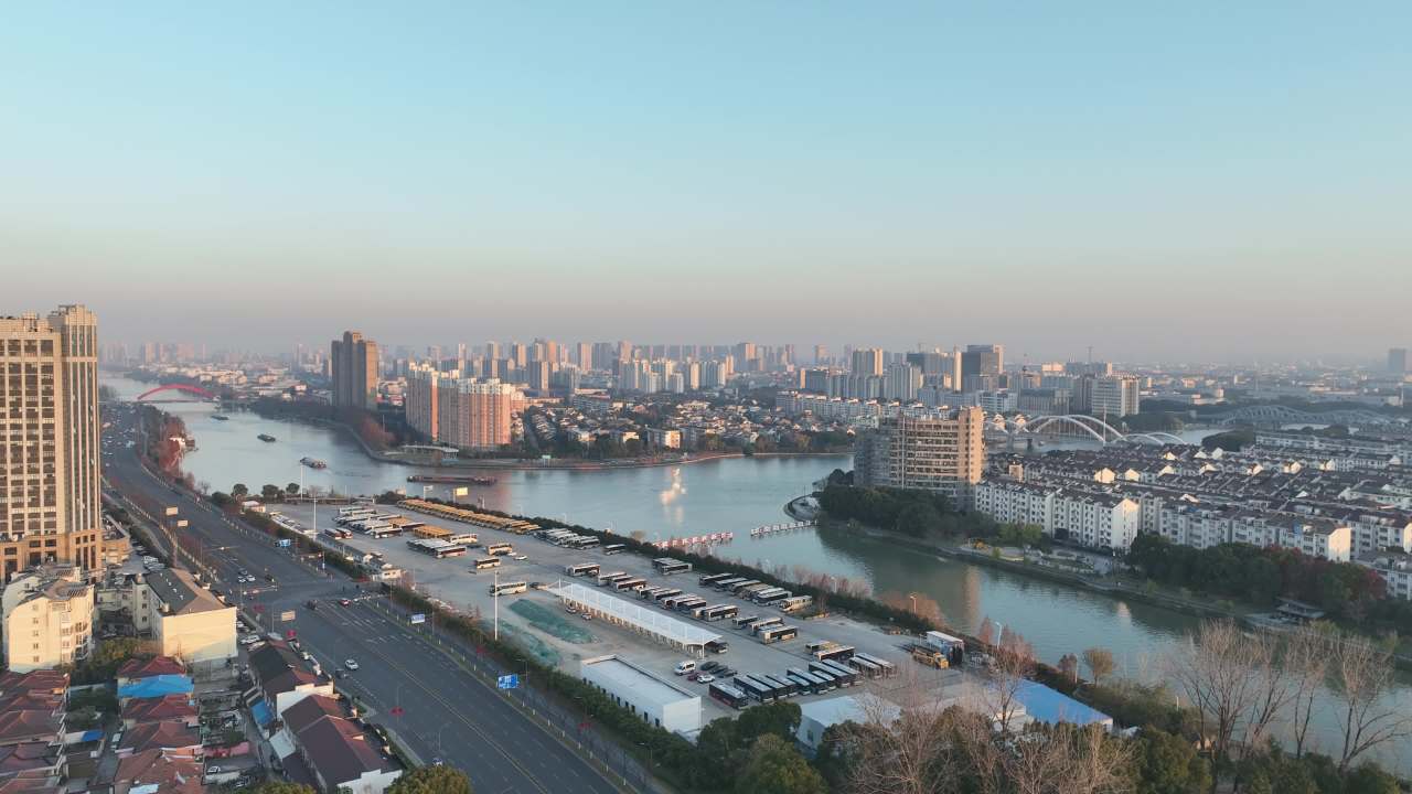 4K航拍昆山城市冬日日落风光建筑大景 3