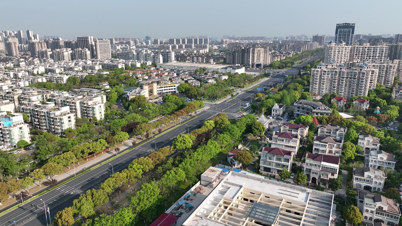 清晨的昆山长江路