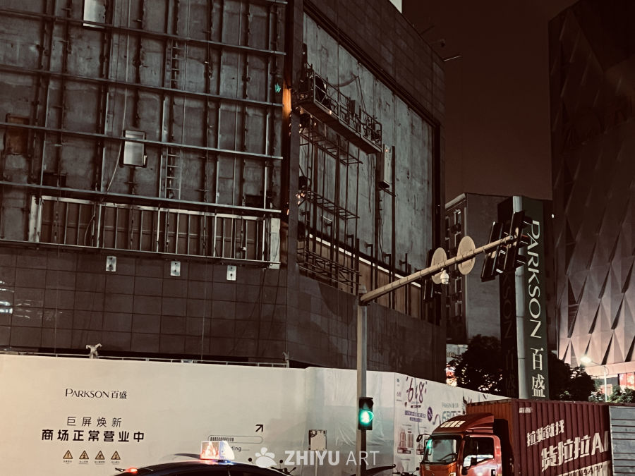 夜幕下的城市街景