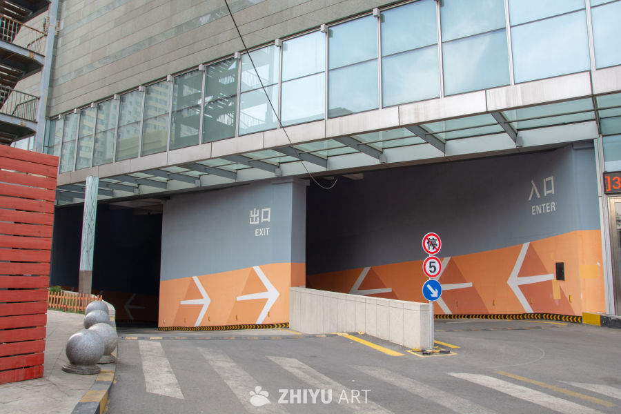 城市商圈地下停车场入口