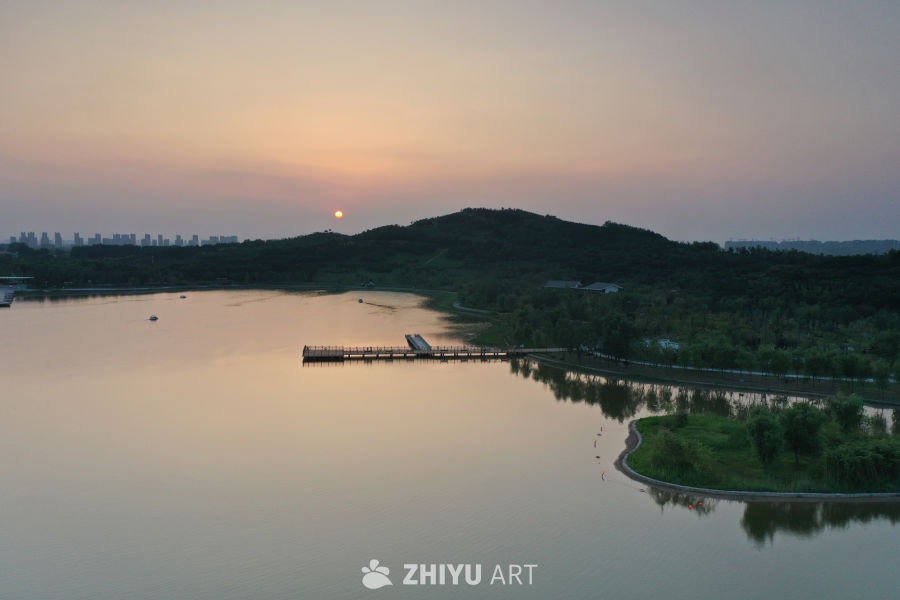 湖畔夕阳