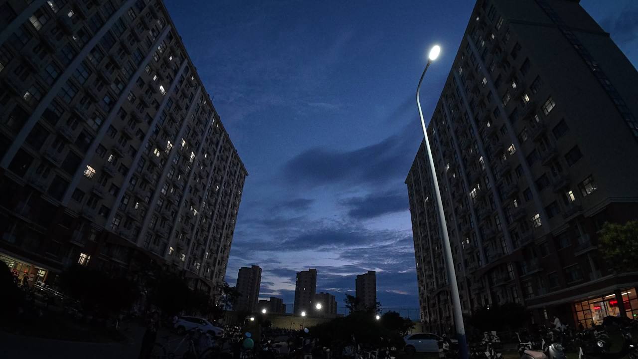 城市黄昏的静谧时光