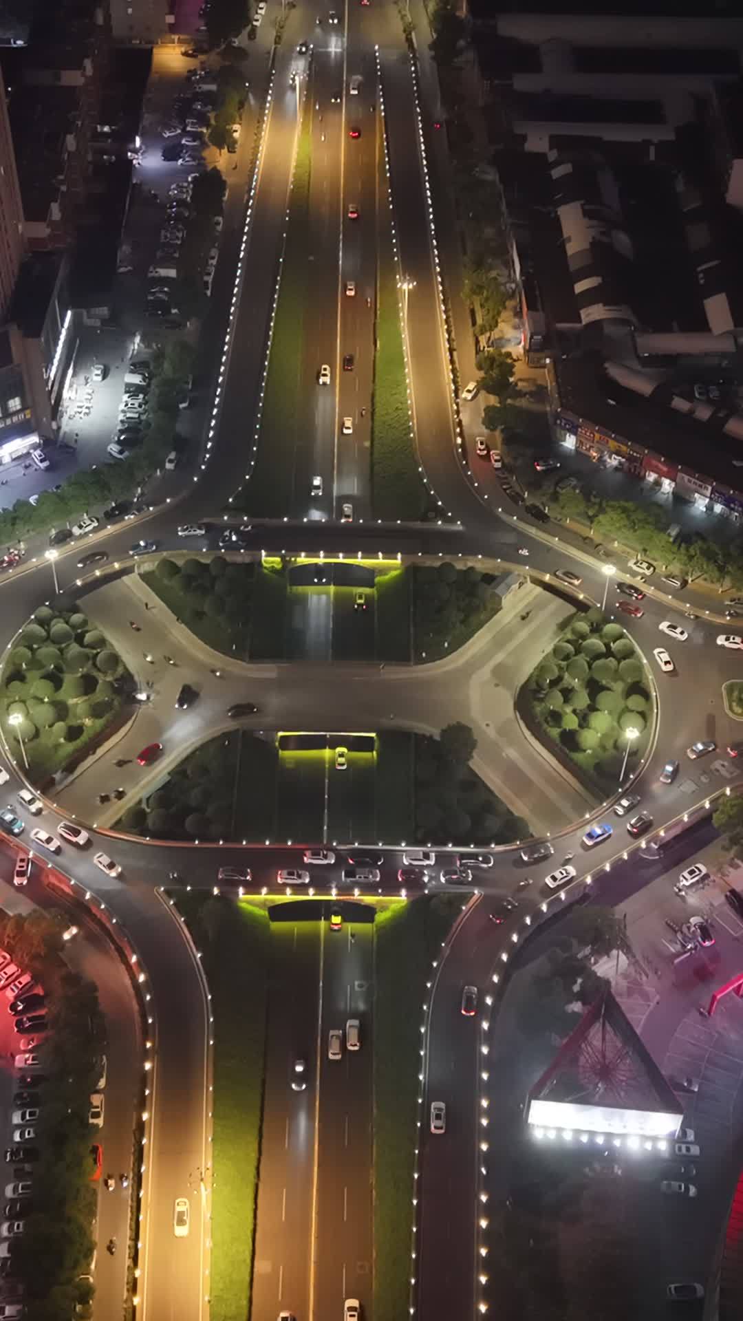 夜幕下的城市动脉