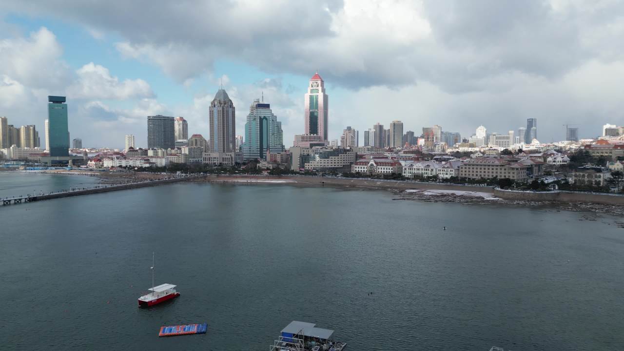 青岛市南海边老城区小青岛公园冬天雪景航拍 38