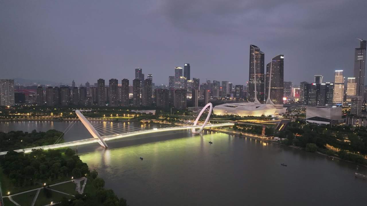 城市夜景与桥梁
