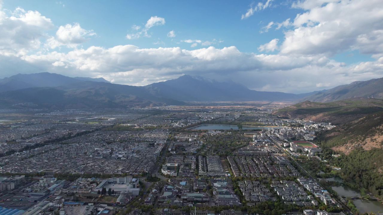  丽江城市蓝天白云航拍