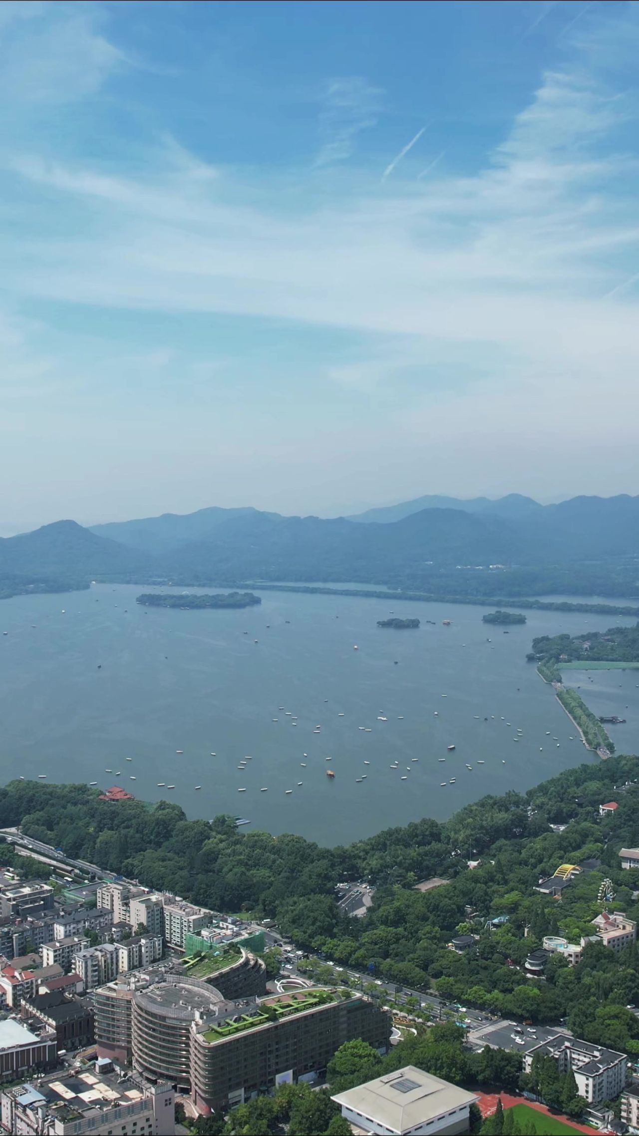 浙江杭州城市大景西湖竖屏航拍 
