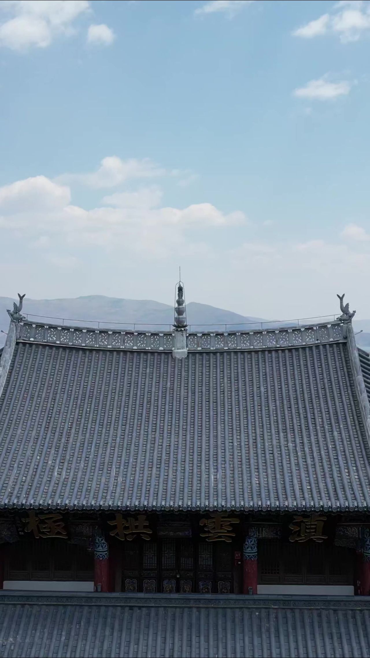 云南大理古镇著名旅游景区竖屏航拍 