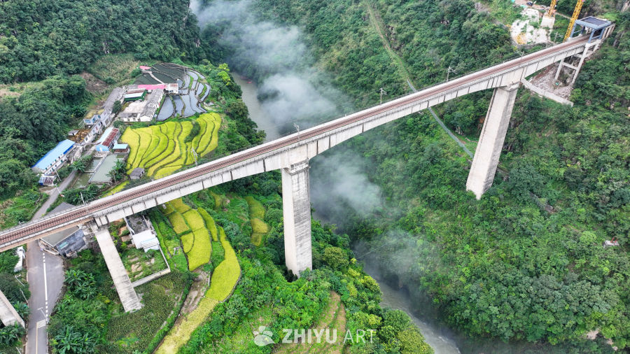 航拍铁路火车桥梁 峡谷瀑布 13