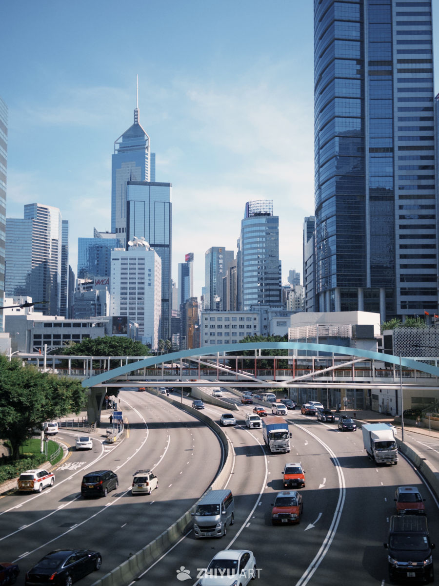 都市交通与高楼林立