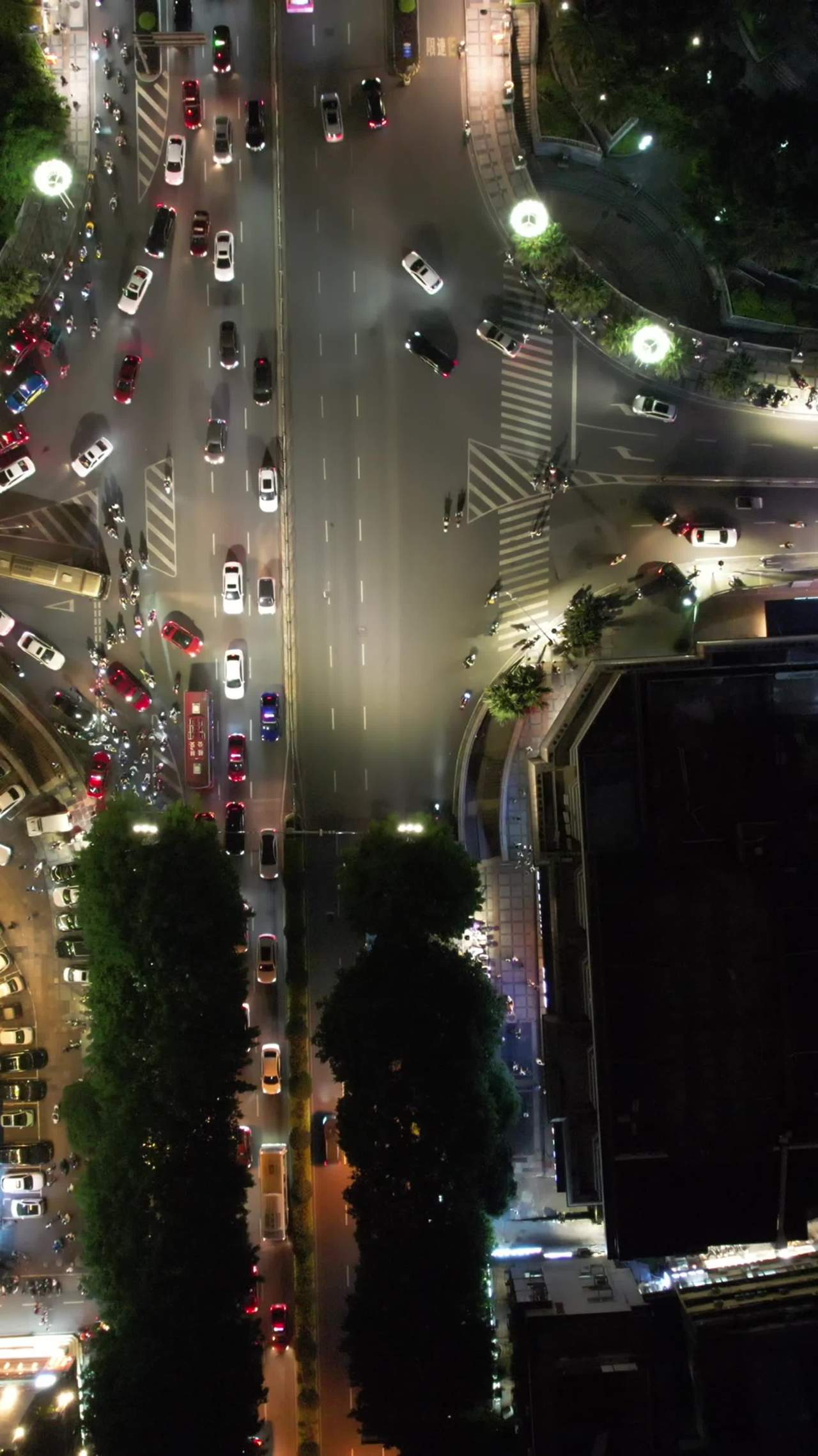 夜幕下的都市繁华