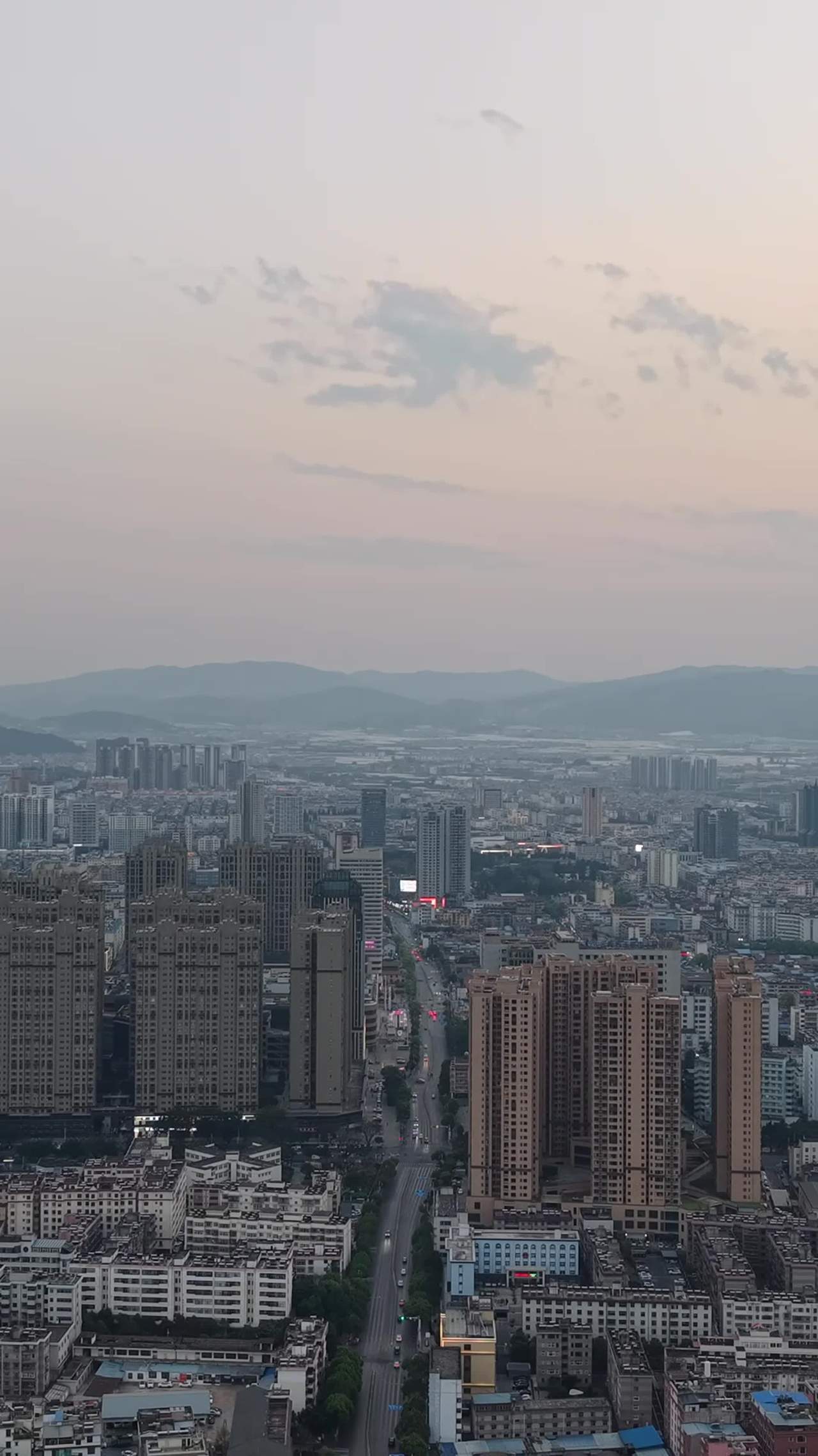 黄昏城市的静谧时光