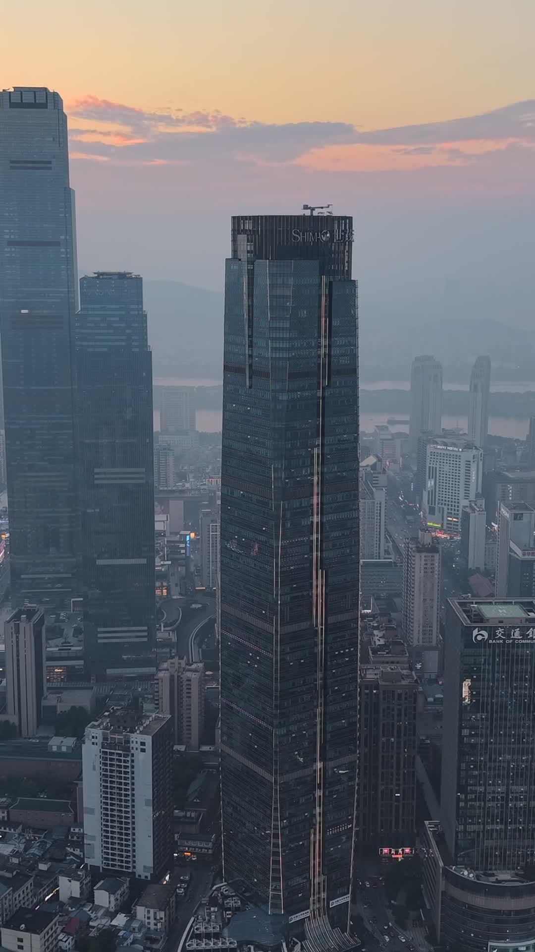 日落下的都市剪影