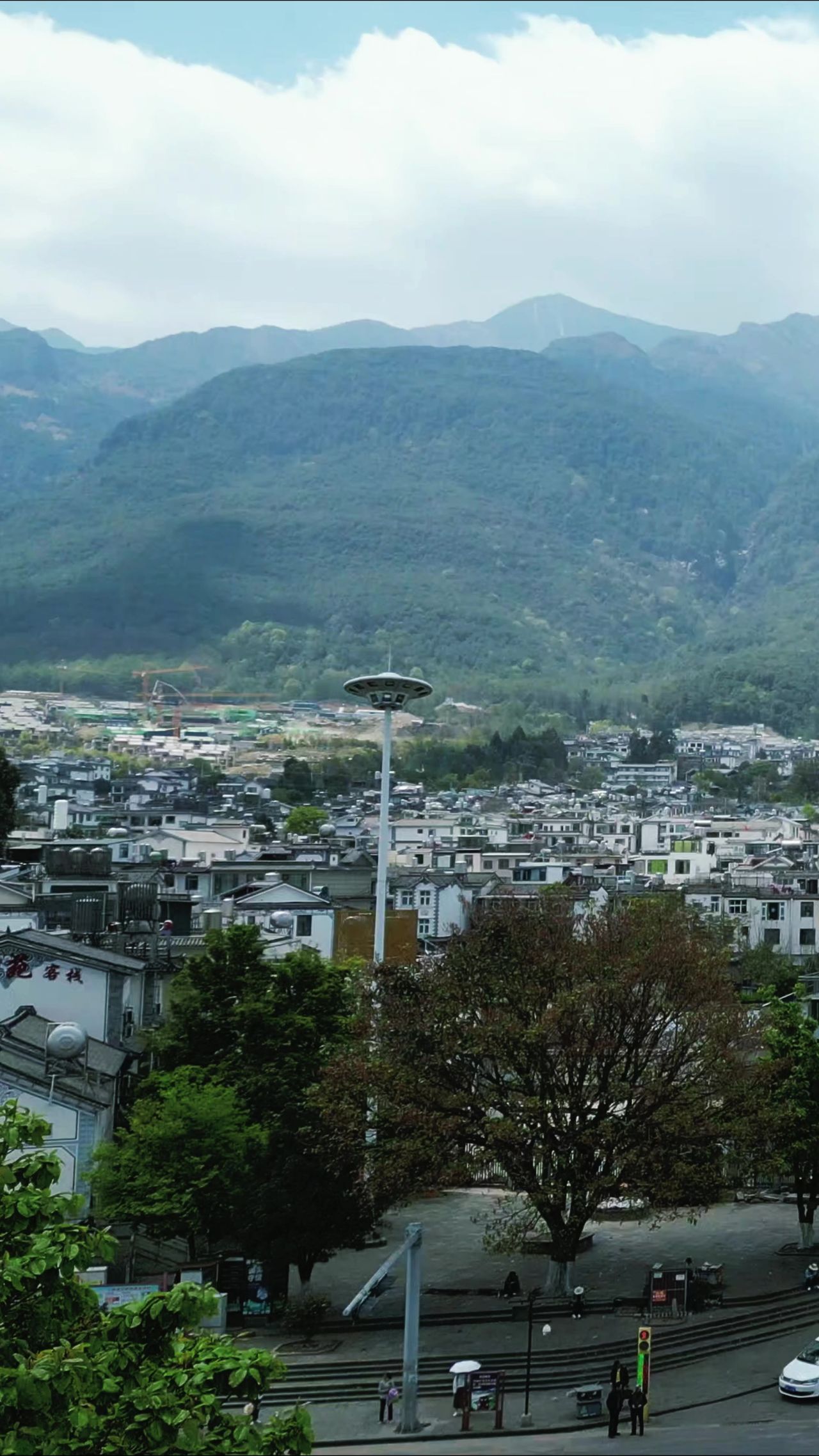云南大理古镇著名旅游景区竖屏航拍 