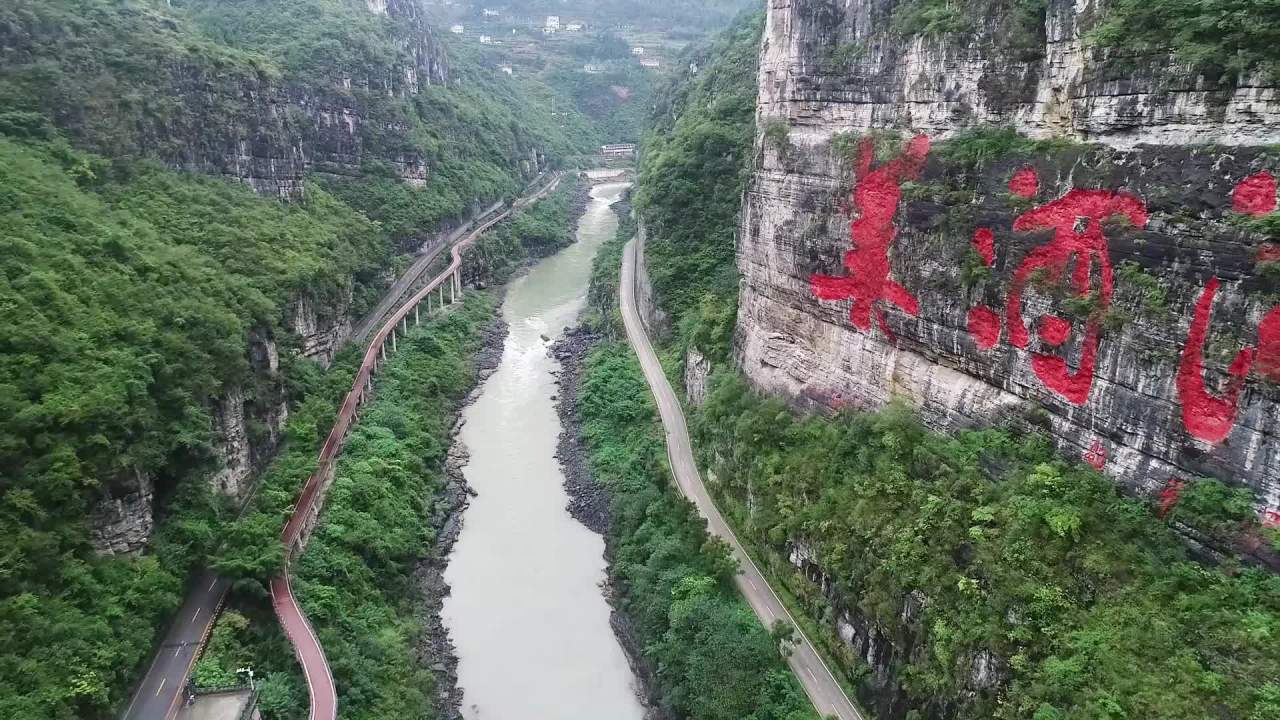 航拍茅台镇赤水河畔美酒河自然风光