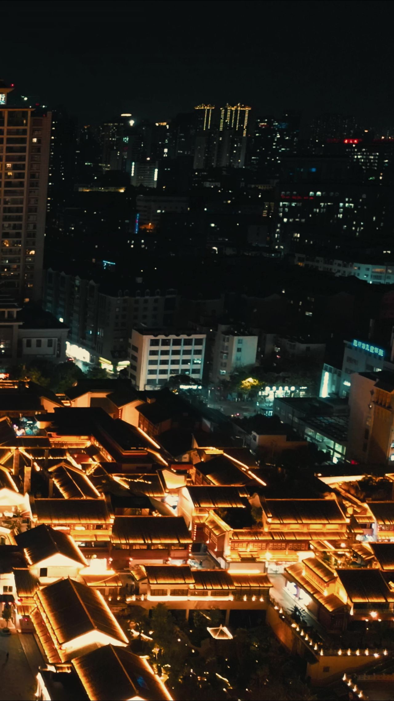 昆明碧马金鸡坊夜景竖屏航拍 