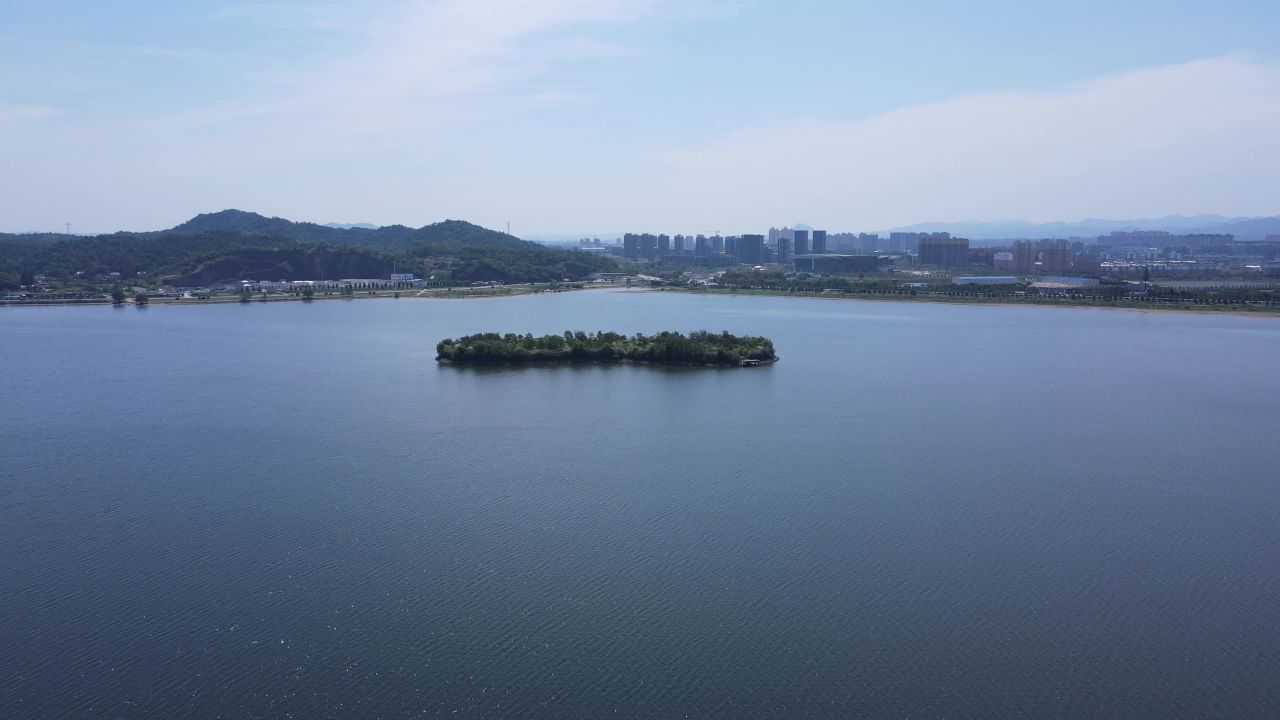 一个湖心小岛