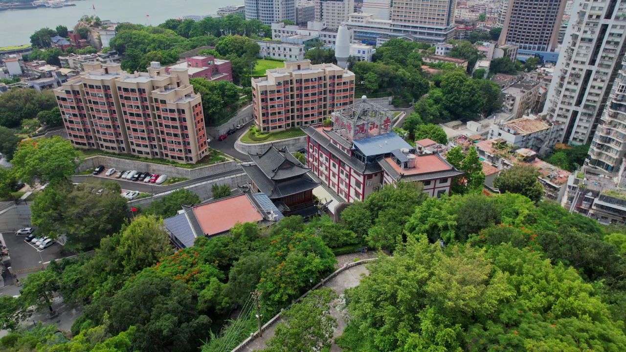 航拍厦门鸿山寺