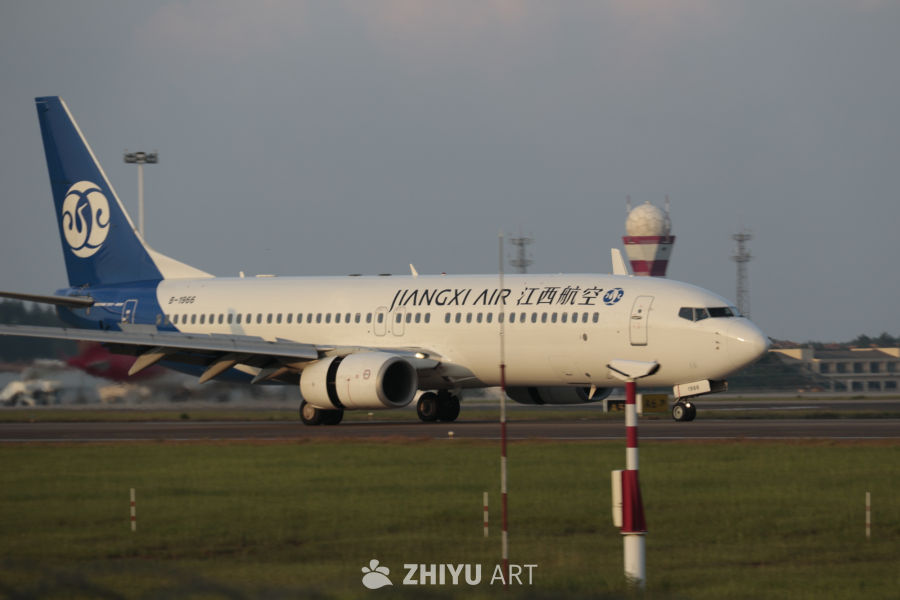 江西航空飞机准备起飞