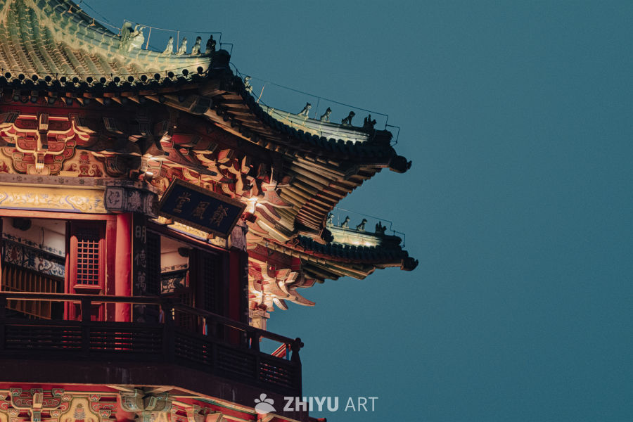 夜幕下的古建筑飞檐