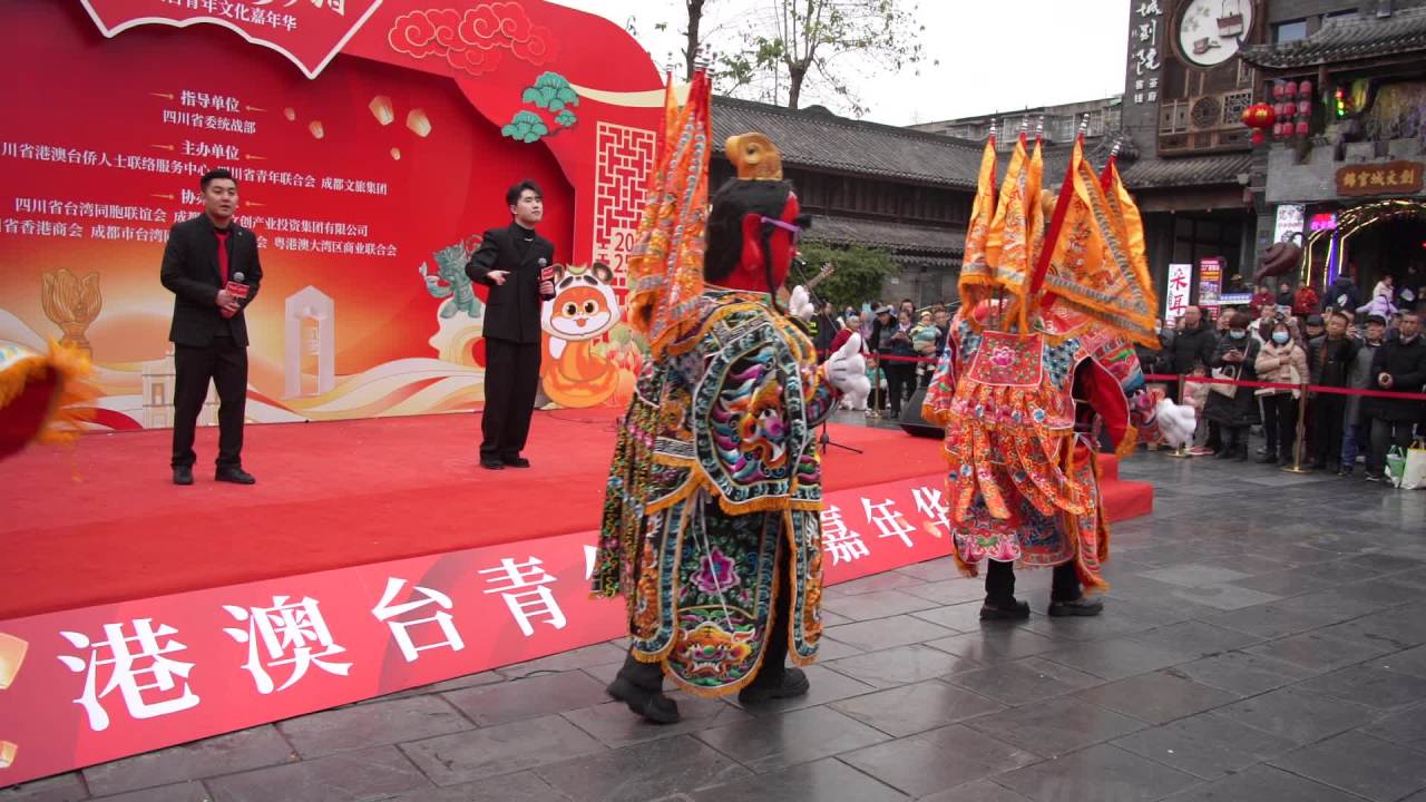 舞台上的电音三太子表演 6