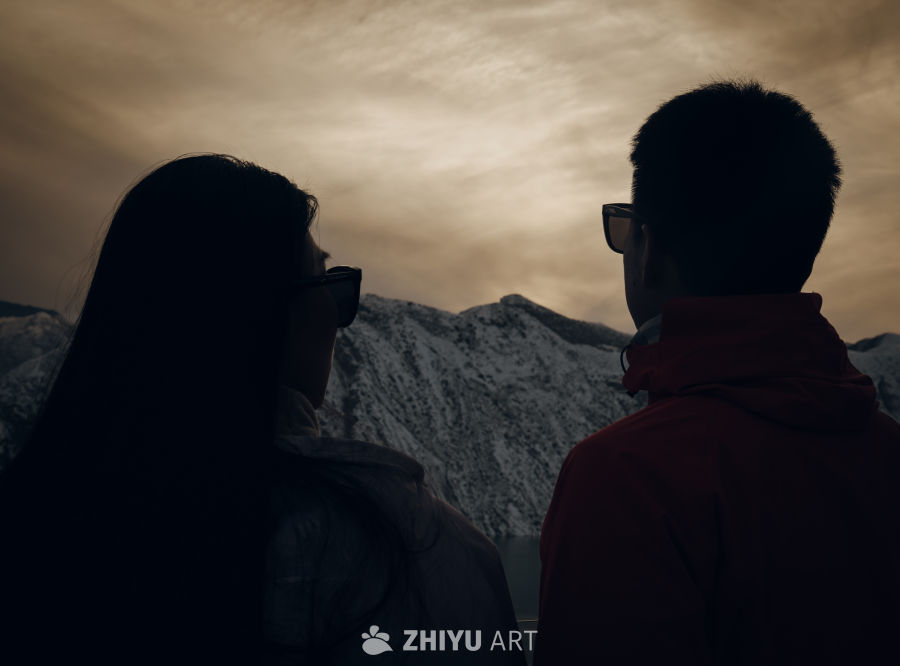 我们俩