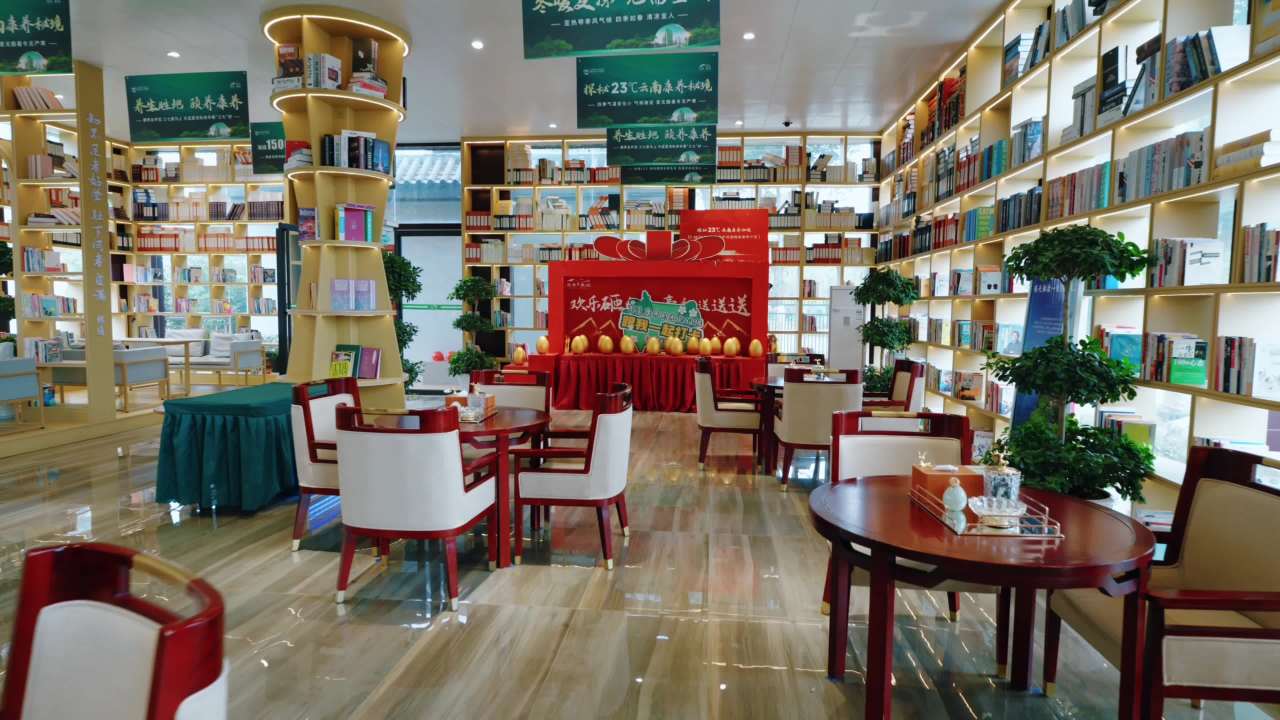 现代图书馆内部景象