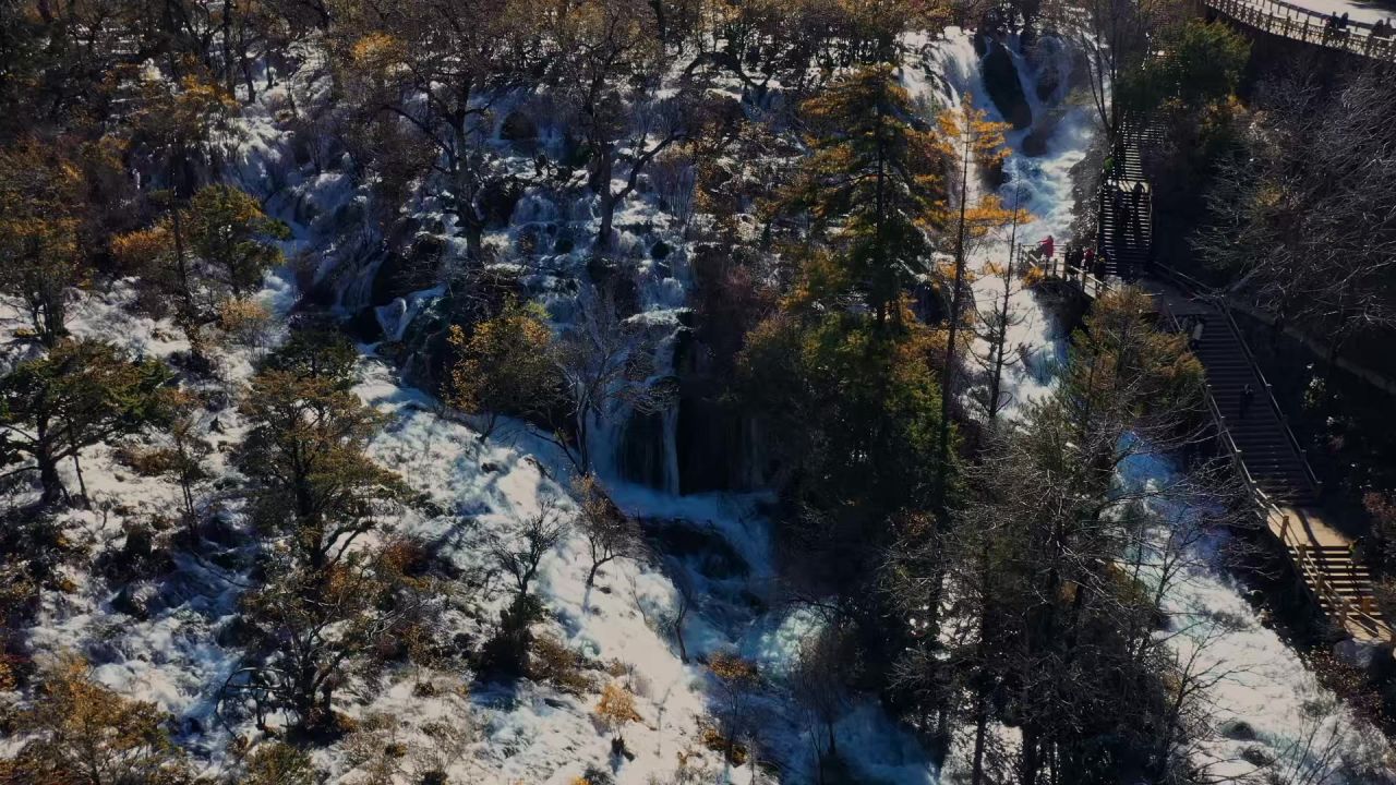 航拍九寨沟树正瀑布秋景