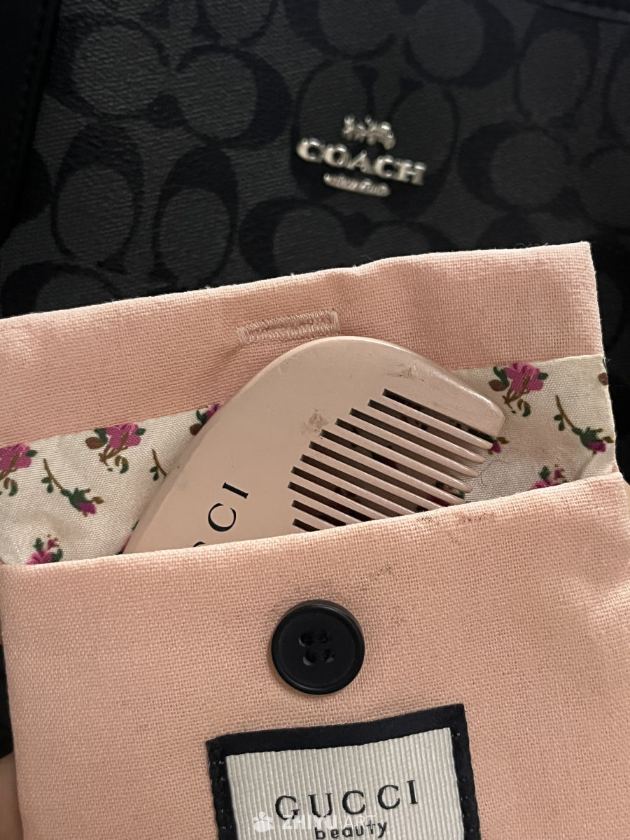 Coach与Gucci的便携梳子