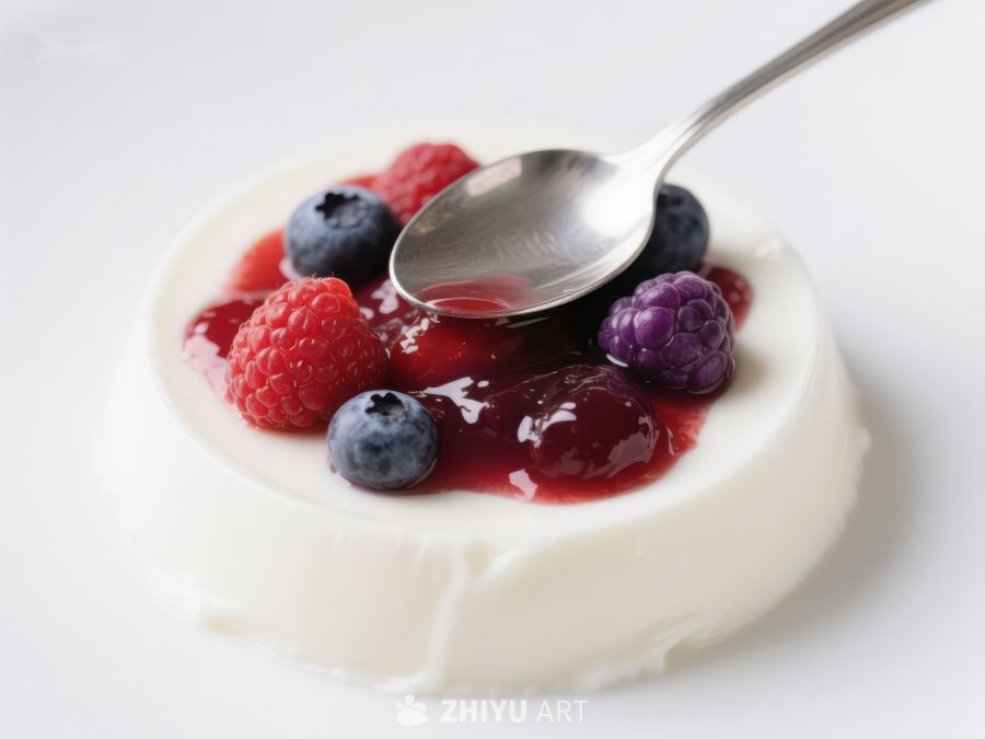 酸奶配莓果酱，勺子轻舀
