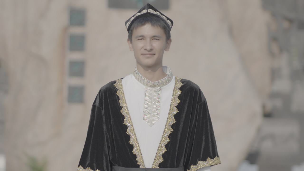 传统服饰的敬意