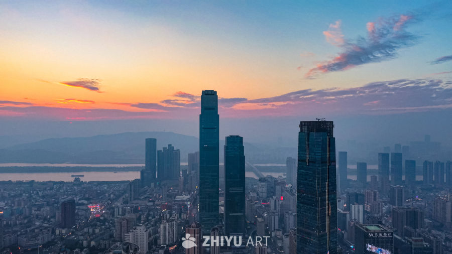 日落下的城市剪影