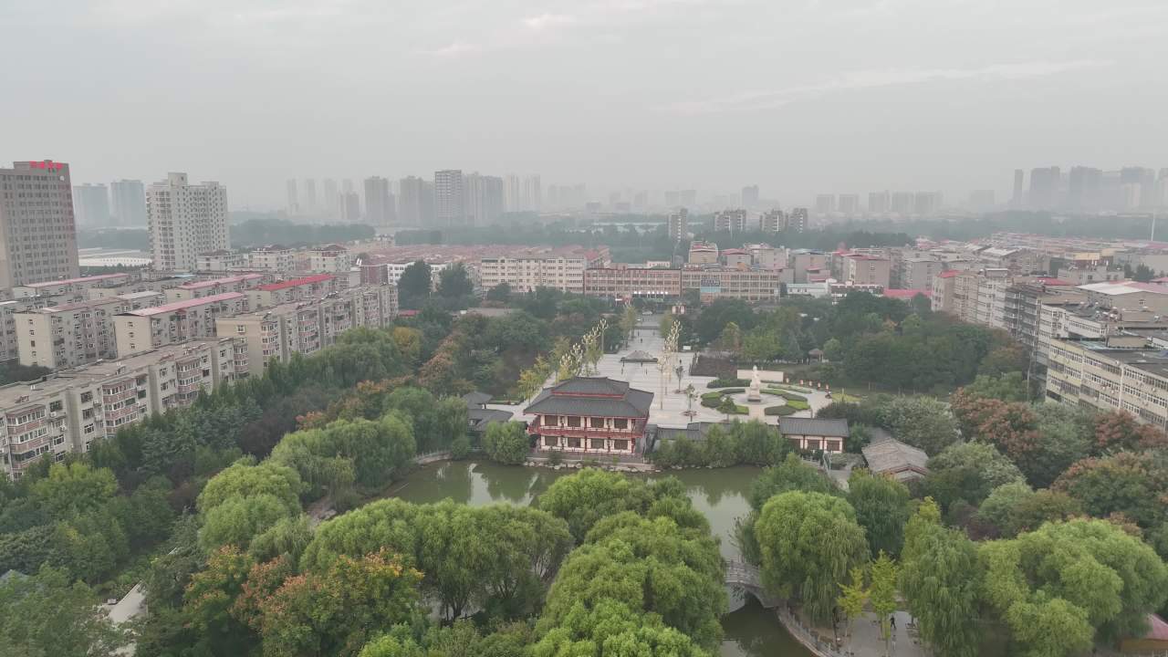城市公园的宁静时光