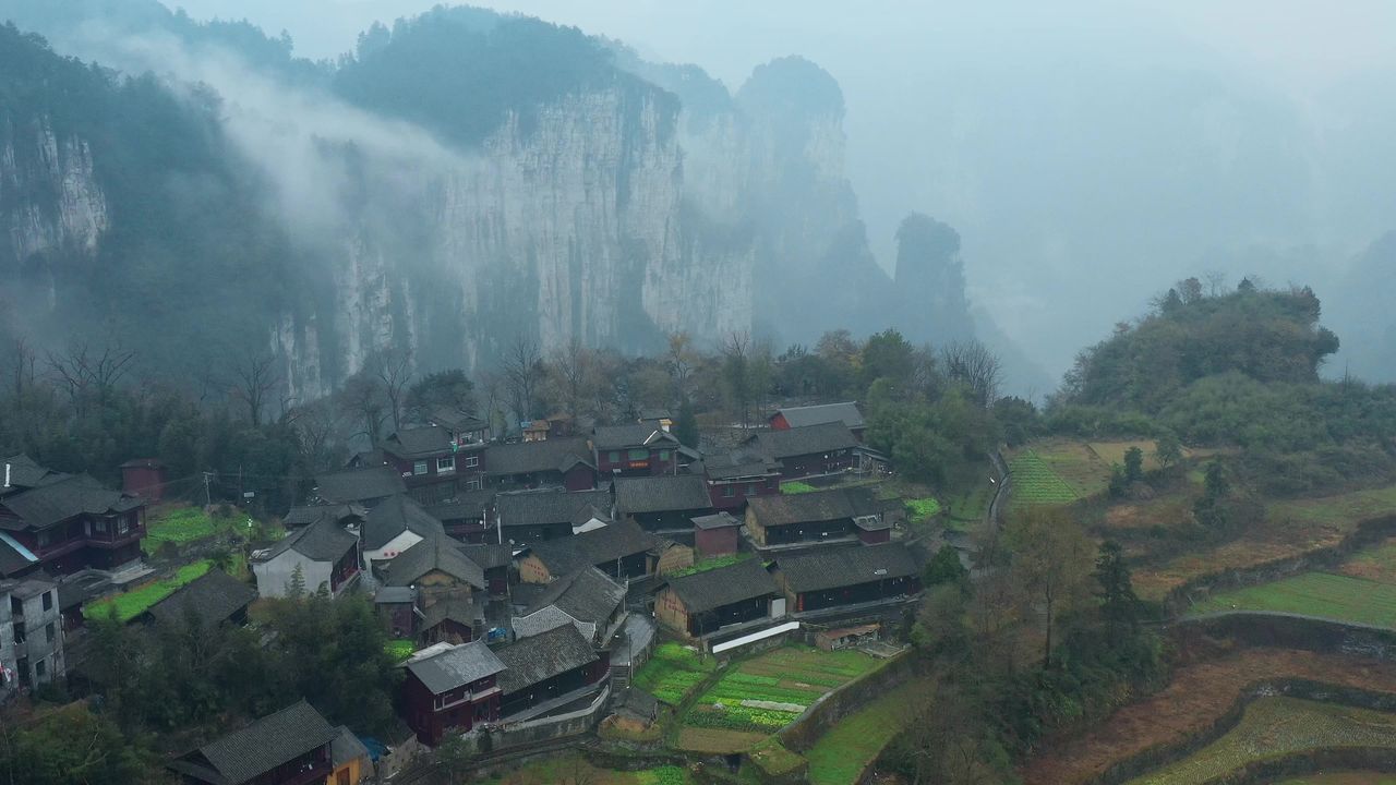 航拍吉斗苗寨和德夯大峡谷风景