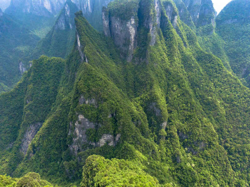 祖国壮丽山河湖南张家界奇山