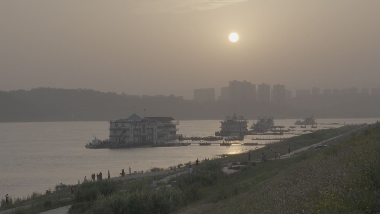宜昌江边 75